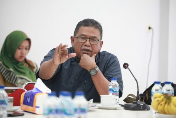 Sekretaris Komisi I Dprd Provinsi Jabar Sadar Muslihat Menyampaikan 230829144456 449
