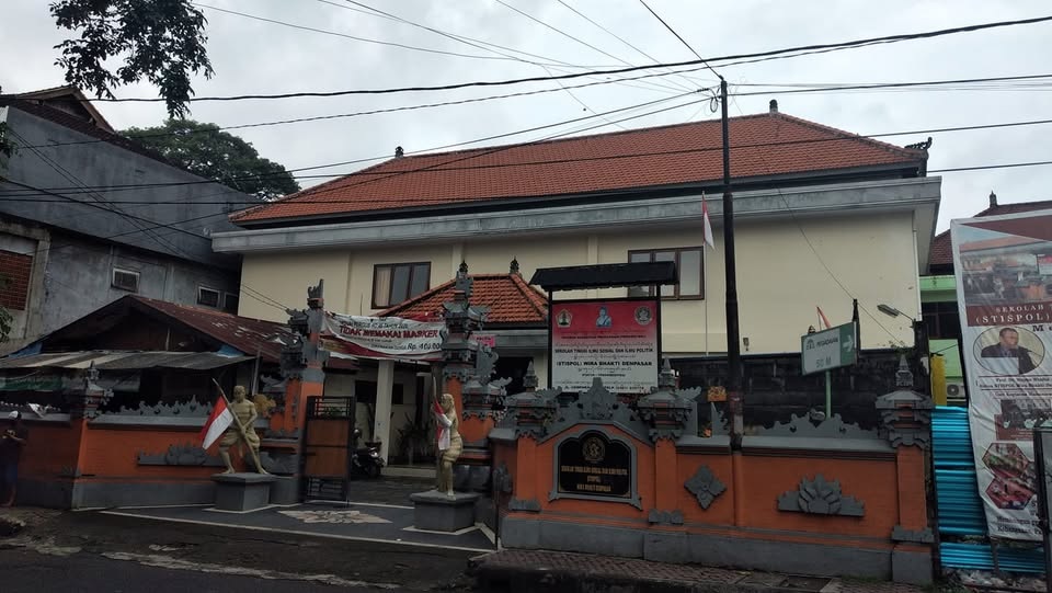 Kondisi internal Sekolah Tinggi Ilmu Sosial dan Ilmu Politik (Stispol) Wira Bhakti Denpasar kini berada dalam pusaran krisis menyusul mencuatnya dugaan maladministrasi berat dan tindakan retaliasi whistleblower terhadap staf akademiknya.